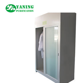 Gabinete médico de la ropa del sitio limpio con la puerta deslizante
